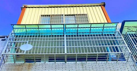 呂紹君 - 不鏽鋼鐵窗