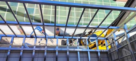 呂紹君 - 冷氣護欄