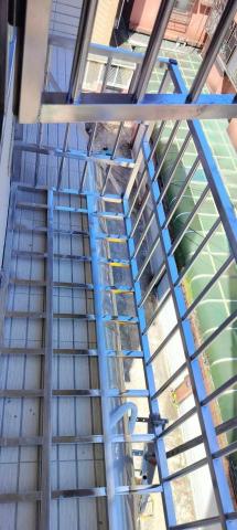 呂紹君 - 冷氣護欄