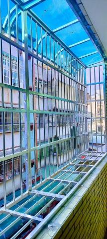 呂紹君 - 不繡鋼鐵窗