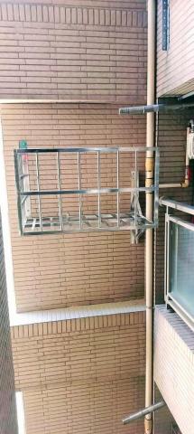 呂紹君 - 冷氣護欄