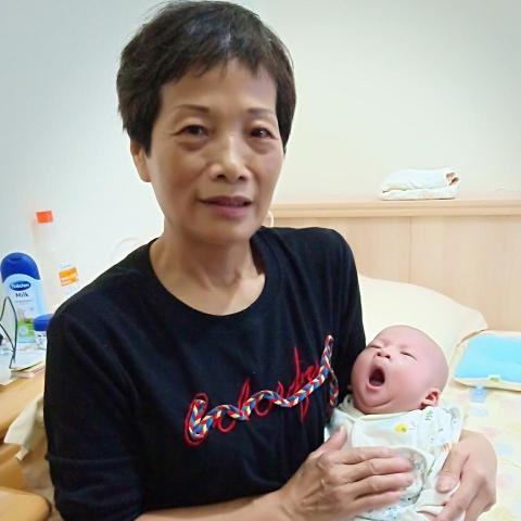 提供禮服台中服務的專家徐秀琴