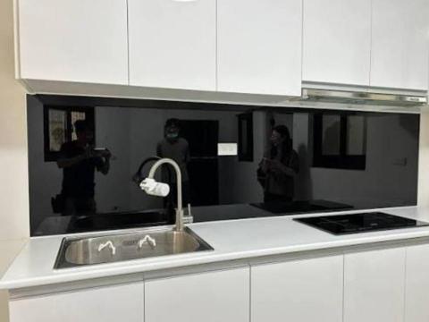 林先生 - 廚房流理台牆面黑色烤漆玻璃