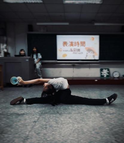 張郁晨 - 扯鈴表演