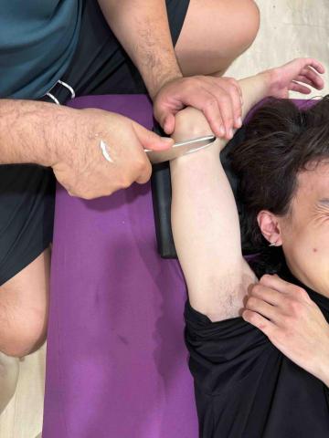 邱子瑋 - 筋膜刀按摩過程