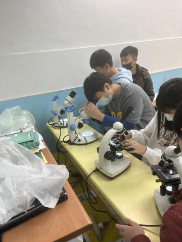 李柏呈 - 當小六生物先修課程助教