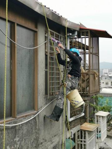 嵐玥工程 - 窗框加強矽利康填縫