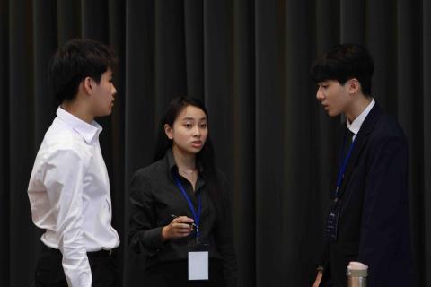 曾姵慈 - 模擬聯合國會議擔任主席