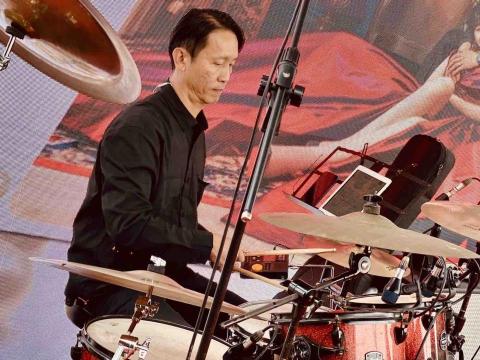 MIB 那卡西 - 卡拉OK+爵士鼓+琴+薩克斯風 - 指定演唱會鼓手熱鬧非凡