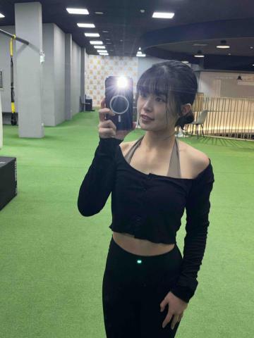 提供刮痧刀服務的專家Yuni