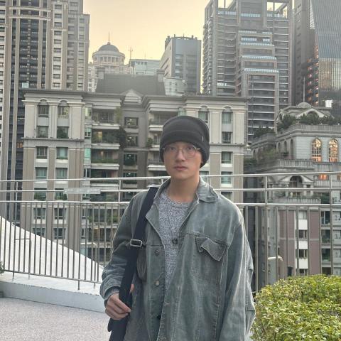 提供問卷制作服務的專家許維文