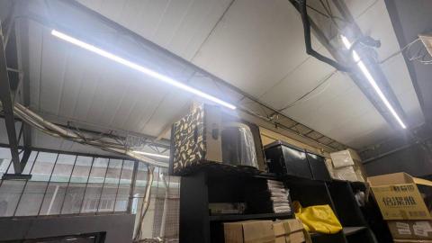 墨菲設計-水電憲哥 - 原本倉庫並無燈源，重新配線並藉由既有結構安裝燈具。