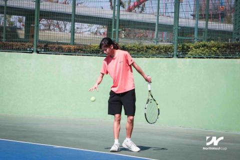 提供衝浪入門服務的專家Nico