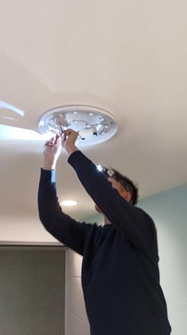 彭巧勝 - 安裝吸頂燈