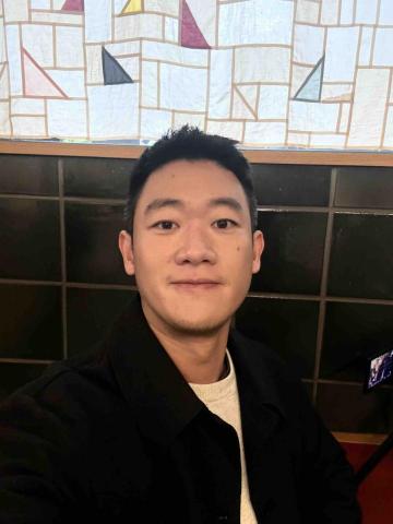 提供東港唱歌服務的專家Aaron