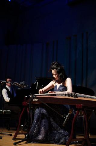 Mindy/古箏、鋼琴、二胡教學/專業商業拍攝、人像拍攝提供 - 