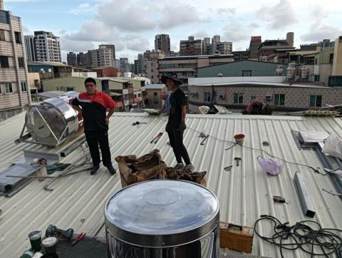 水電專業維修站 陳先生 - 頂樓水塔更新