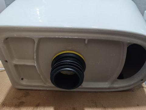 布丁冷氣洗凈 - 安裝馬桶，乾式施工，配合防臭油泥安裝