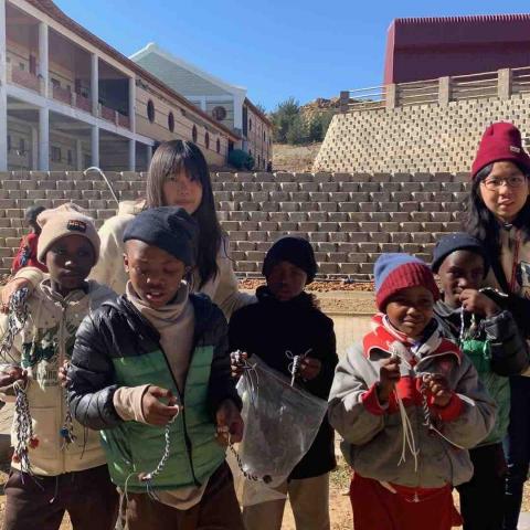 顏苡恬 - 非洲負責班級裡的孩子們