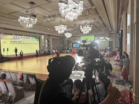 新點子錄影 - 
國標舞賽事活動｜EFP多機 ｜美福飯店


活動前一天就進場架機及設備擺放測試

本次活動執行現場拍攝直播，採用 EFP多機系統整拍攝。隨著導播節奏切換，多機位讓活動畫面更加有気勢變化。

這個活動已經拍第三年了，一年比一年盛況空前

我們也掌握了拍攝美感角度，拍出來的效果一年比一年精彩

我們始終相信&mdash;&mdash;
舞蹈表演不是個人表演，而是整個 EFP 系統中的關鍵一環。
唯有整合運鏡、導播與多機協作，才能呈現真正具有質感與震撼力的現場影像。

#新點子錄影
#攝影搖臂