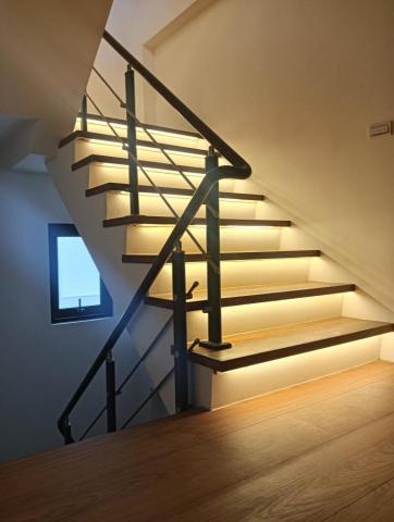 水電專業維修站 陳先生 - 別墅樓梯燈條配置