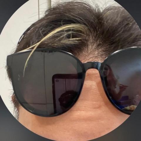 提供髮色卡服務的專家V