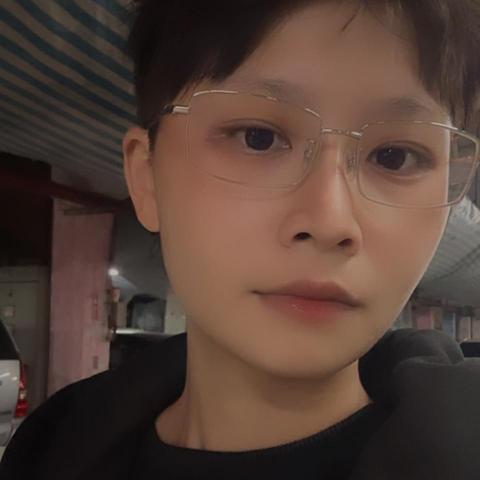 提供工作服訂做服務的專家林稚晴