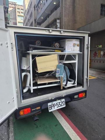 白帥帥個人搬家 - 某帥哥工程師，臺北搬到高雄