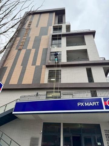 錩育有限公司 - 桃園草漯圖書館-外牆清洗