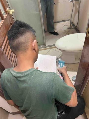 炳維工程行 - 磁磚切割磨平