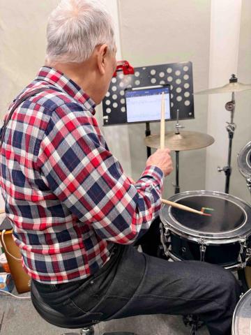 剛果老師 爵士鼓教學 樂團演出 - 熟齡教學