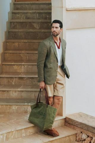 Dio - 本案例為於西班牙 Mallorca（馬約卡島）完成之品牌形象拍攝。

透過當地歐洲攝影團隊與模特兒資源，
結合地中海海岸、歷史建築與自然街景場地，
完成多套服裝之戶外實景拍攝。

本次拍攝由台灣端進行風格方向規劃，
並透過樣衣寄送至歐洲當地團隊進行拍攝執行，
無需品牌全員出國，即可完成歐洲實地形象拍攝。