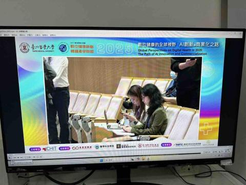 新點子錄影 - 本次於雙和醫院舉辦之醫學研討會，由新點子錄影執行雙機拍攝與線上直播作業，完整記錄專業交流的重要內容。透過多角度畫面切換與穩定訊號傳輸，確保講者簡報、現場互動與學術重點清晰呈現，讓現場與線上觀眾同步掌握最新醫療資訊。醫學研討會講求資訊傳遞的準確與即時性，專業影像與直播整合不僅提升觀看品質，也讓知識交流突破空間限制，實現即時分享與長期保存的價值。


#醫學研討會
#雙機拍攝
#線上直播
#雙和醫院
#醫療會議直播
#專業影像紀錄
#活動錄影
#直播製作
#學術交流
#新點子錄影