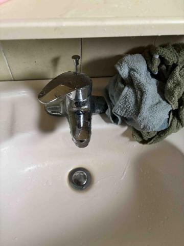 峰逸水電工程 - 更換臉盆龍頭