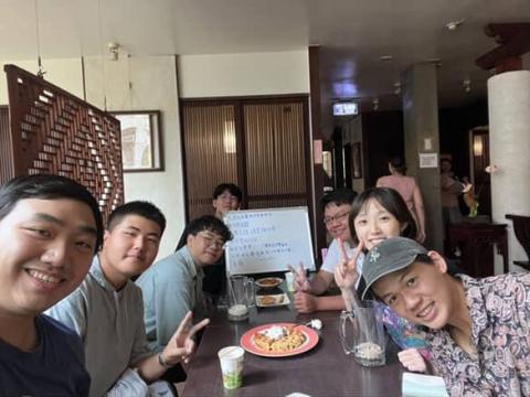 數學家教 - 李老師 - 新舊生聚餐 分享大學生活給準大一生