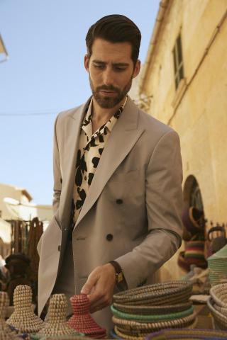 Dio - 本案例為於西班牙 Mallorca（馬約卡島）完成之品牌形象拍攝。

透過當地歐洲攝影團隊與模特兒資源，
結合地中海海岸、歷史建築與自然街景場地，
完成多套服裝之戶外實景拍攝。

本次拍攝由台灣端進行風格方向規劃，
並透過樣衣寄送至歐洲當地團隊進行拍攝執行，
無需品牌全員出國，即可完成歐洲實地形象拍攝。