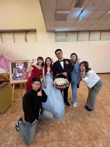 婚禮主持-淨嫈 - 與新人合照
