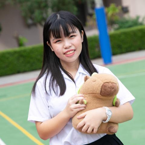 提供高雄衝浪教學服務的專家吳欣霓