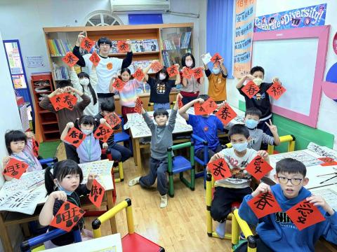 陳聖中 - 帶領他們體驗寫書法的樂趣，不一定是要跟字帖一模一樣，重要的是那是你自己的作品！