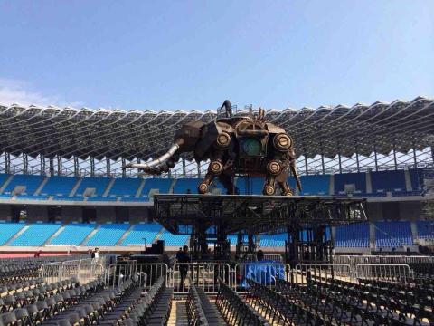 Swe尬 - 演唱會機關-五月天世大運跨年演唱會-大象道具製作