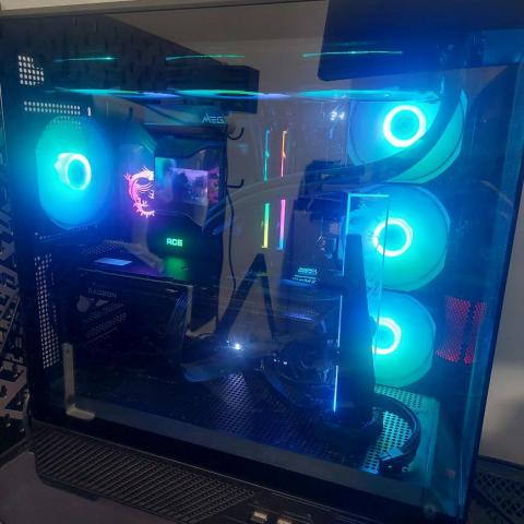 提供rog筆電服務的專家王羿喆