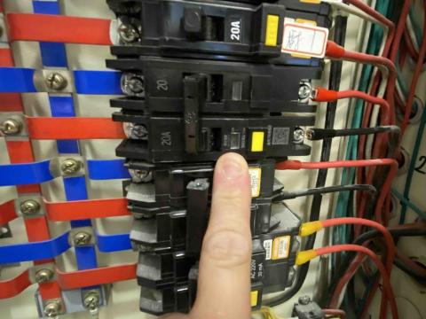 Yang&rsquo;s 水電維修、工程 - 漏電斷路器（查修）