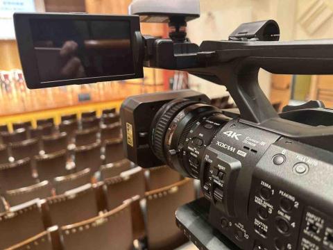 新點子錄影 - 銀髮族俱樂部音樂舞蹈表演於蘆洲功學社溫馨登場，長輩們以歌聲與舞步展現活力與自信，現場洋溢歡樂與感動。新點子錄影執行EFP多機拍攝，完整紀錄每一段精彩演出與掌聲時刻，讓珍貴回憶得以長久保存。透過穩定專業的影像呈現，不僅留下動人畫面，也傳遞世代共融與樂齡生活的美好精神。

#銀髮族俱樂部 #音樂舞蹈表演 #蘆洲功學社 #樂齡生活
#EFP拍攝 #活動錄影 #新點子錄影 #精彩時刻 #影像紀錄