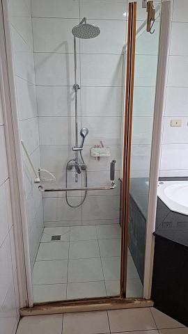 柚子清潔工作室 - 2／27日下午，清潔重度皂垢，乾濕分離的玻璃，清潔後