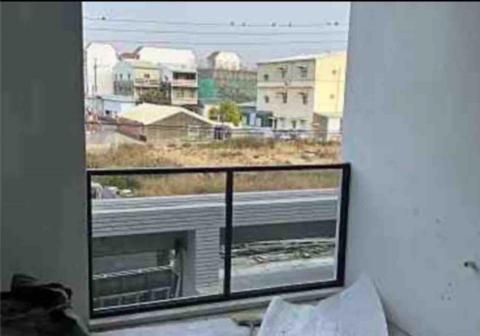 原騰金屬工程行 - 框型玻璃欄杆