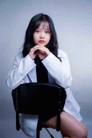 提供高中化學服務的專家劉靖妤