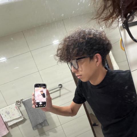 提供模特兒服務的專家陳品勳