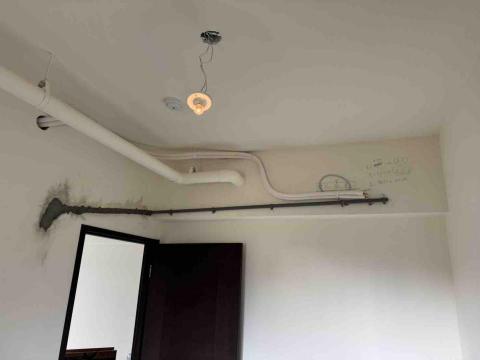 丞皓企業社 冷氣工程規劃 安裝 保養 維修 ｜吊隱式除濕機｜ - 裝潢場打排水、補水泥、硬管排水工程