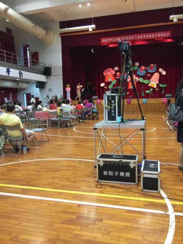 新點子錄影 - 【幼兒園畢業典禮｜現場單機拍攝紀錄】

孩子們人生中的第一場畢業典禮，在溫馨與歡笑中圓滿完成。舞台上稚嫩卻認真的表演、家長席上滿滿的感動目光，每一幕都值得被完整保存。
本次由新點子錄影執行現場單機拍攝，精準掌握舞台畫面與重要流程，穩定收音、完整紀錄，讓每位家長都能回味孩子成長的重要時刻。
影像不只是紀錄，更是送給未來的一份珍貴回憶。

#幼兒園畢業典禮
#單機拍攝
#活動錄影
#成長紀錄
#新點子錄影