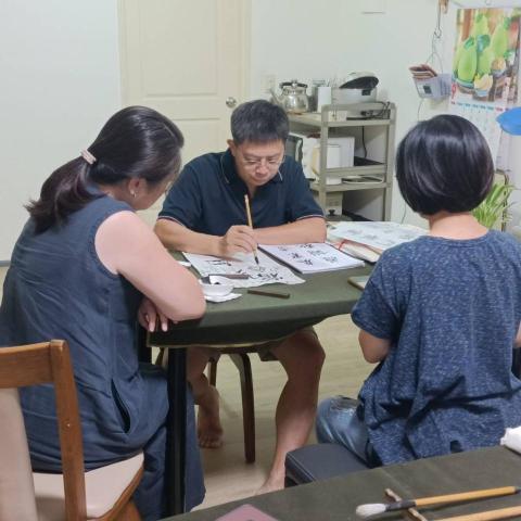 提供書法服務的專家梁老師書法教學